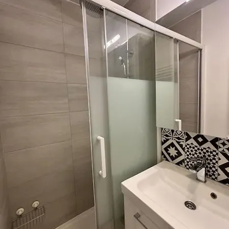 Apartment Montmartre Dernier Etage Calme *